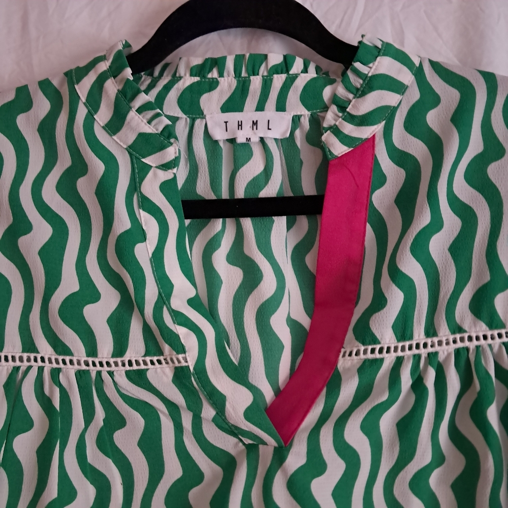 THML Womens Long Sleeve Blouse Green/White Wave Fuschia Accent Medium EUC - Picture 3 of 13
